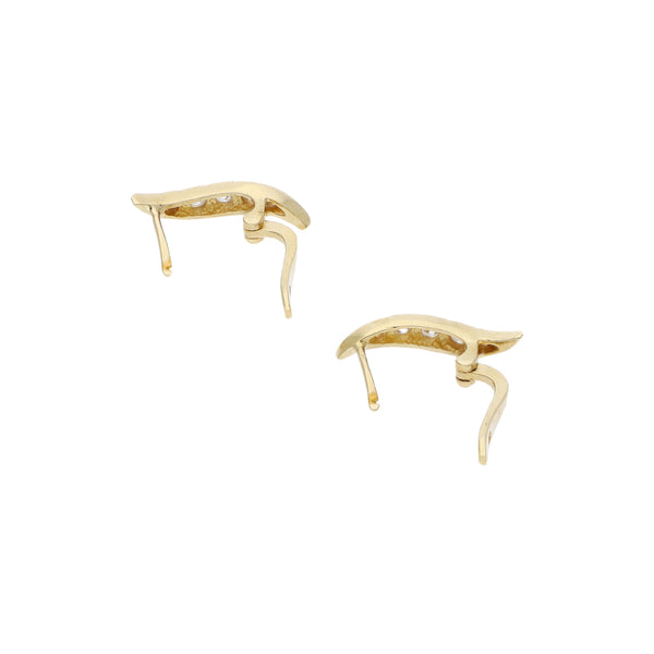 Aretes diseño especial con sintéticos en oro amarillo 14 kilates.
