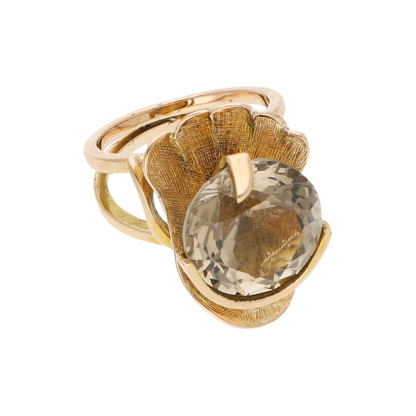 Anillo diseño especial con sintético en oro amarillo 14 kilates.