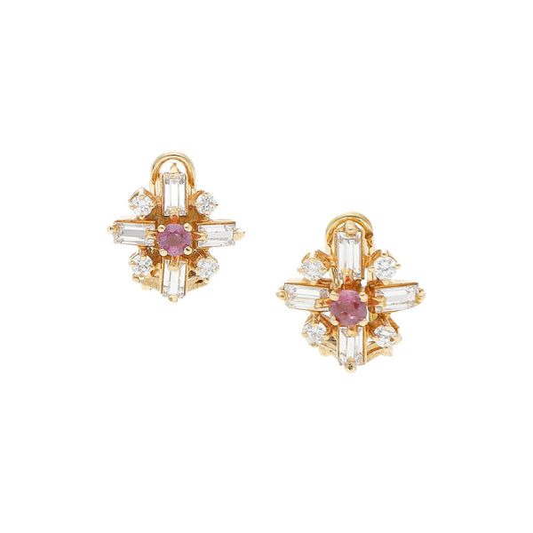 Aretes diseño especial con sintéticos en oro amarillo 14 kilates.