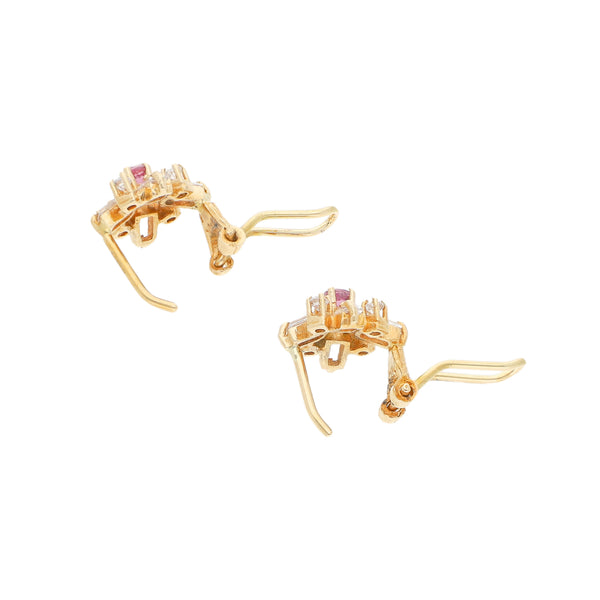 Aretes diseño especial con sintéticos en oro amarillo 14 kilates.