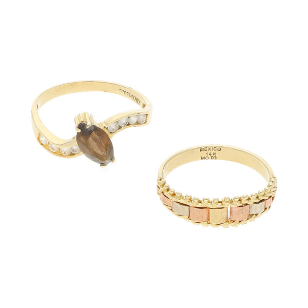 Dos anillos diseño especial con sintéticos en oro tres tonos14 kilates.