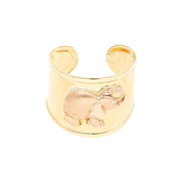 Anillo abierto con aplicación motivo elefante en oro dos tonos 14 kilates.