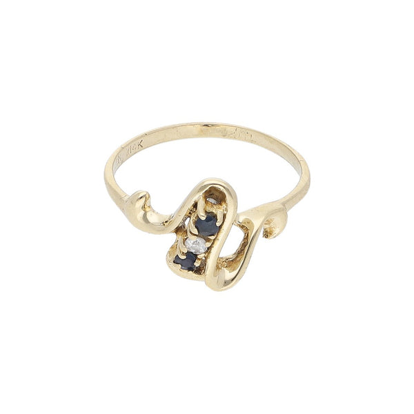 Anillo diseño especial con zafiro y circonias en oro amarillo 14 kilates.