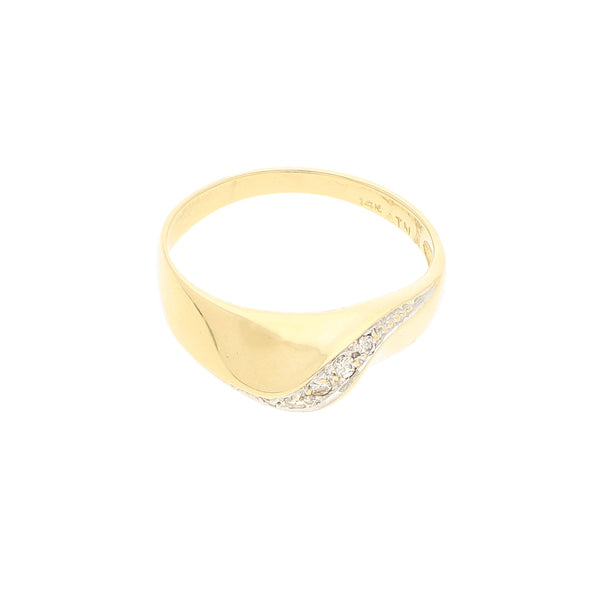Anillo estilizado con diamantes en oro amarillo 14 kilates.