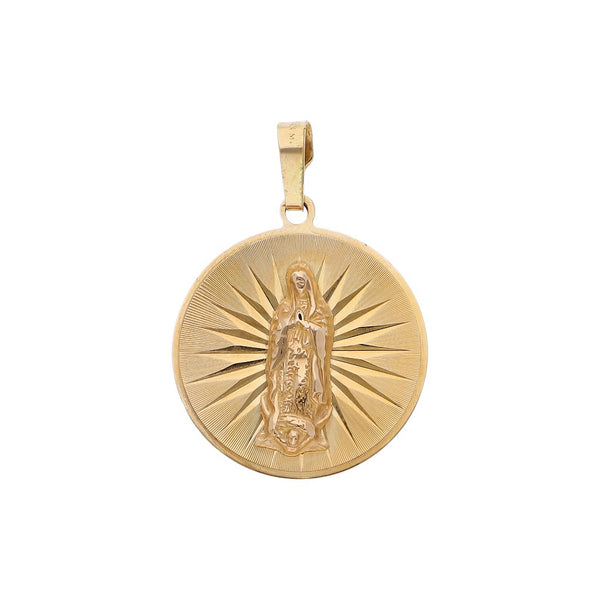 Medalla labrada motivo Virgen de Guadalupe en oro amarillo 14 kilates.