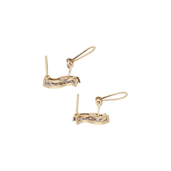 Aretes diseño especial con sinteticos en oro amarillo 14 kilates.