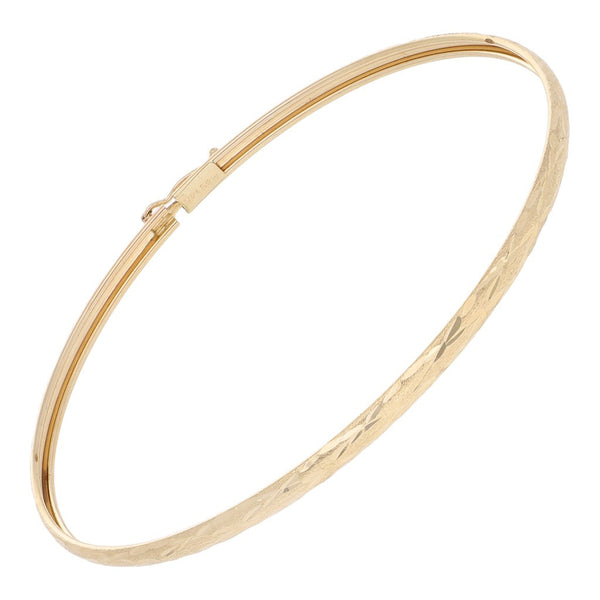 Pulsera de arillo labrada en oro amarillo 14 kilates.