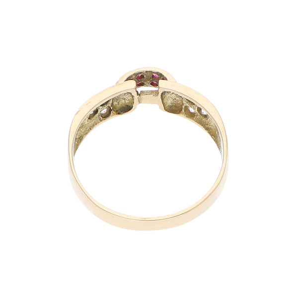 Anillo diseño especial con sintéticos en oro amarillo 14 kilates.