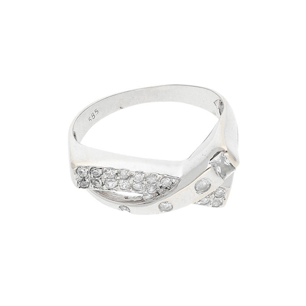 Anillo estilizado con circonias en oro blanco 14 kilates.
