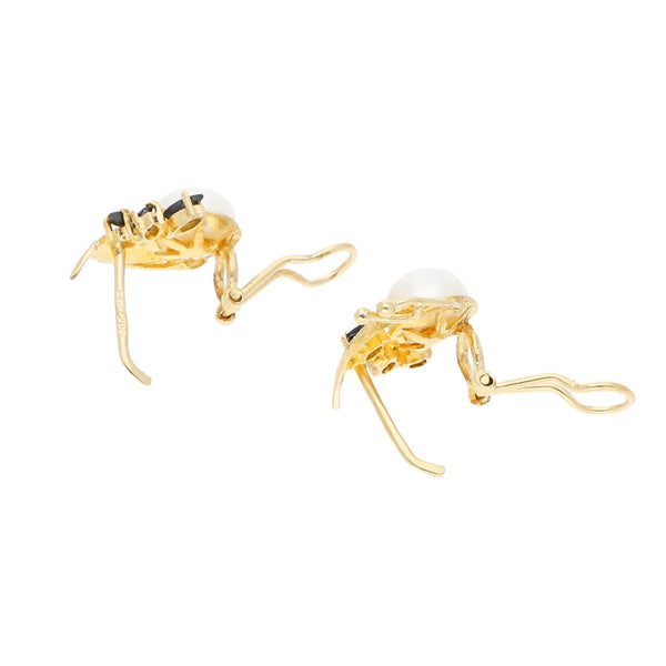 Aretes diseño especial con perlas y sintéticos en oro amarillo 14 kilates.