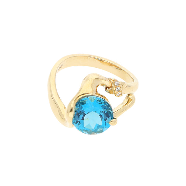 Anillo diseño especial con sintéticos en oro amarillo 14 kilates.