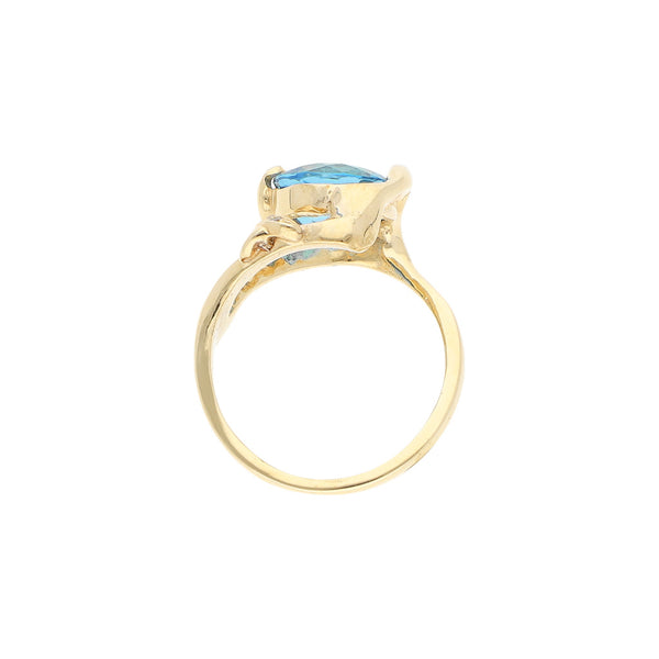 Anillo diseño especial con sintéticos en oro amarillo 14 kilates.