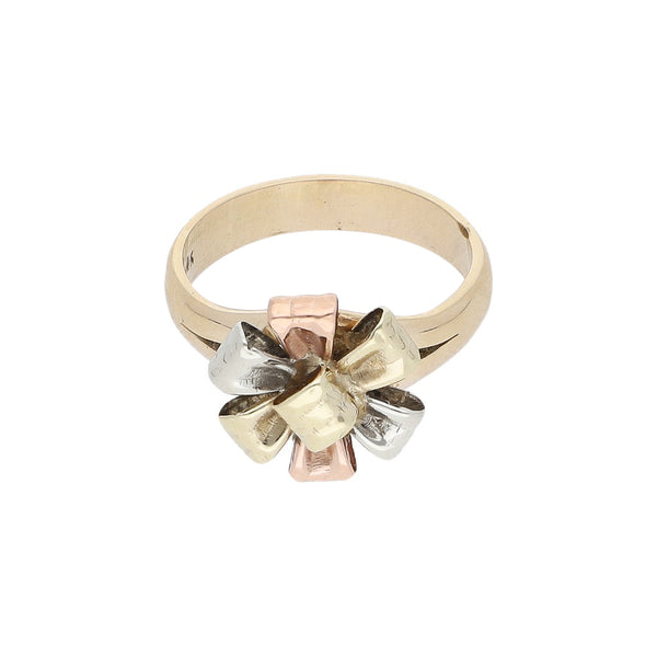 Anillo diseño especial motivo moño en oro tres tonos 14 kilates.