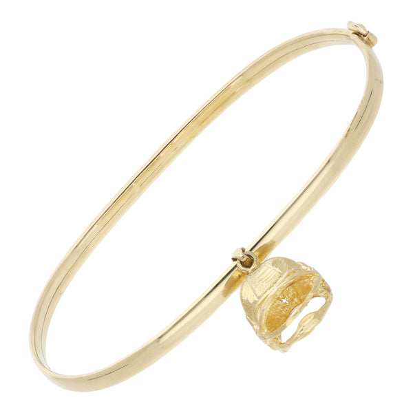 Pulsera de arillo lisa y dije motivo casco de fútbol en oro amarillo 14 kilates.