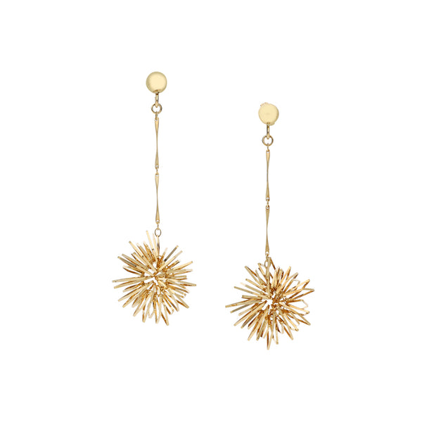 Broqueles diseño especial con colgantes en oro amarillo 14 kilates.