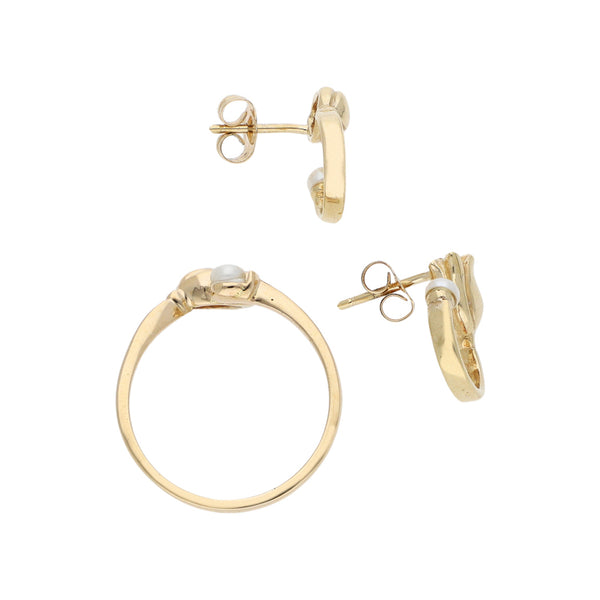 Juego de anillo y aretes diseño especial motivo flor con perla en oro amarillo 14 kilates.
