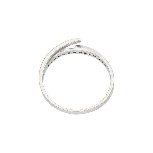 Anillo diseño especial con sinteticos en oro blanco 14 kilates.