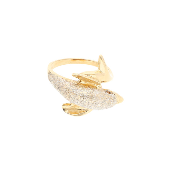 Anillo ondulado motivo delfín con sintéticos en oro amarillo 14 kilates.