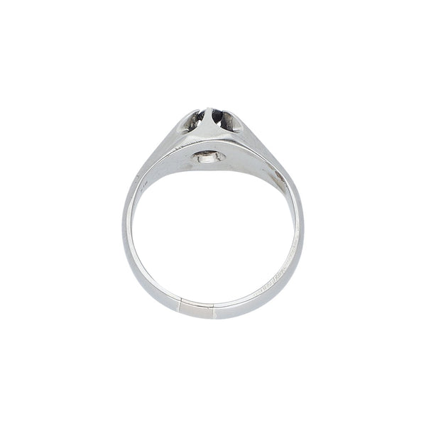 Anillo diseño especial con sintético en oro blanco 14 kilates.