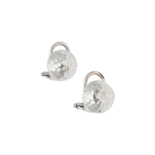 Aretes facetados en oro blanco 14 kilates.