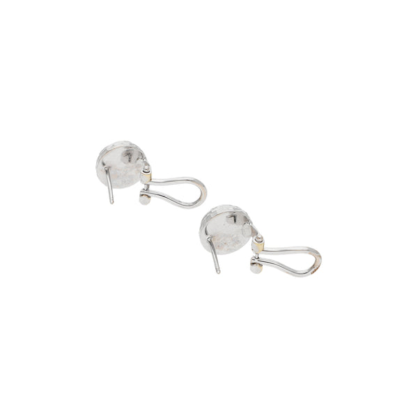 Aretes facetados en oro blanco 14 kilates.