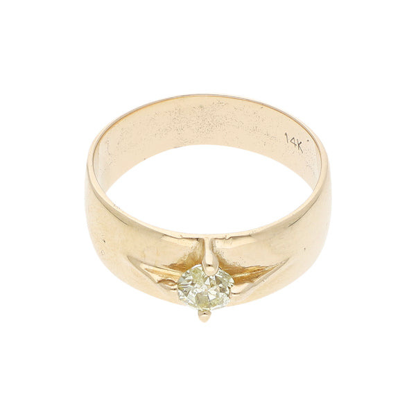 Anillo diseño especial con diamante en oro amarillo 12 kilates.