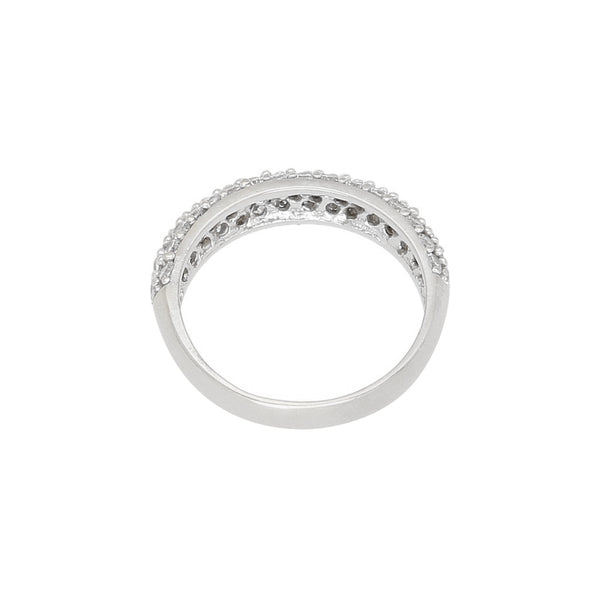 Anillo diseño especial con sintéticos en oro blanco 14 kilates.
