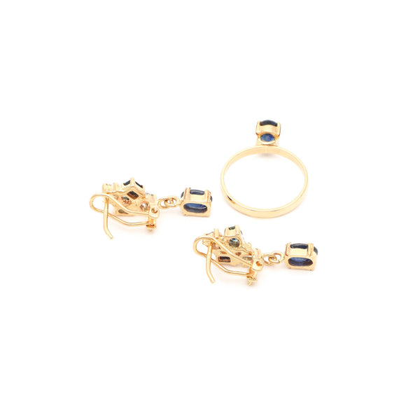 Juego de anillo y aretes diseño especial con zafiros en oro amarillo 14 kilates.