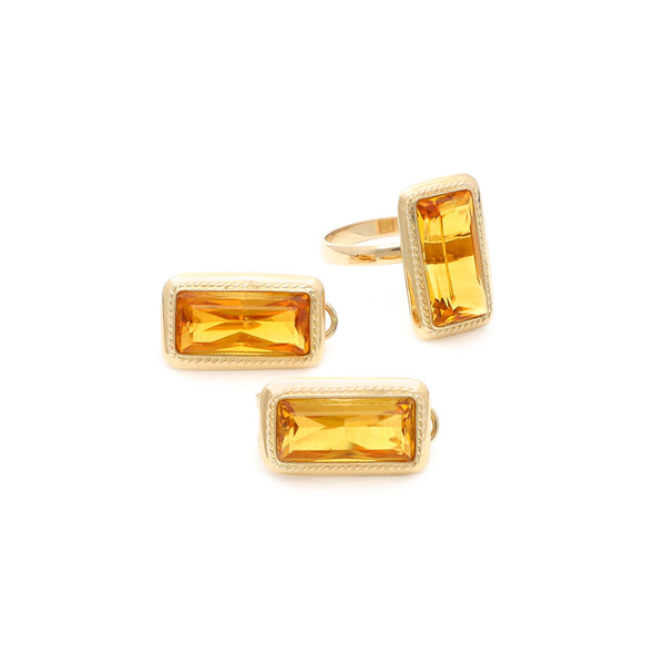 Juego de anillo y aretes diseño especial con citrinos en oro amarillo 14 kilates.