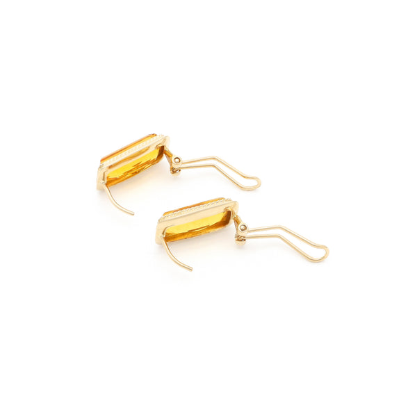 Juego de anillo y aretes diseño especial con citrinos en oro amarillo 14 kilates.