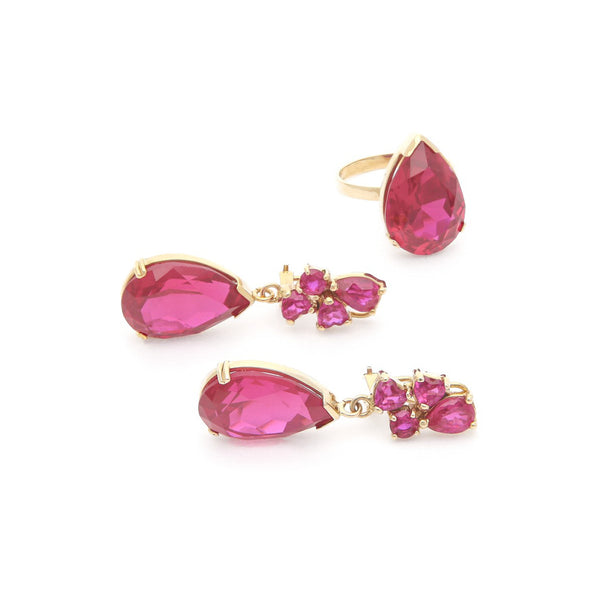 Juego de anillo y aretes diseño especial con rubíes en oro amarillo 14 kilates.