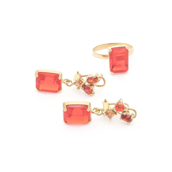 Juego de anillo y aretes diseño especial con jacintos en oro amarillo 14 kilates.