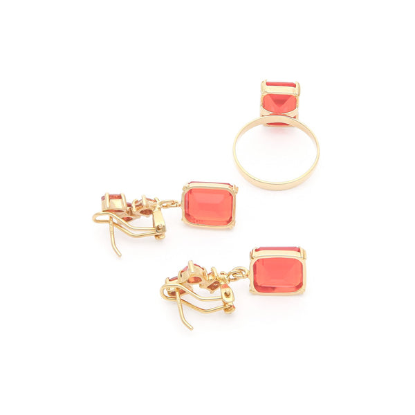Juego de anillo y aretes diseño especial con jacintos en oro amarillo 14 kilates.