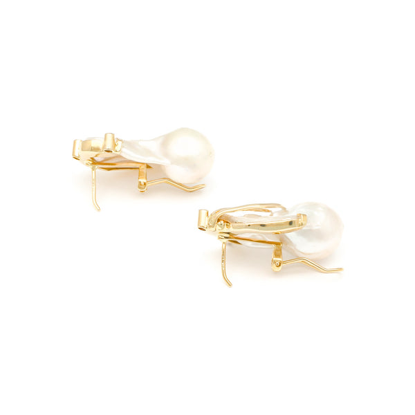 Juego de anillo y aretes diseño especial con perla y sintéticos en oro amarillo 14 kilates.