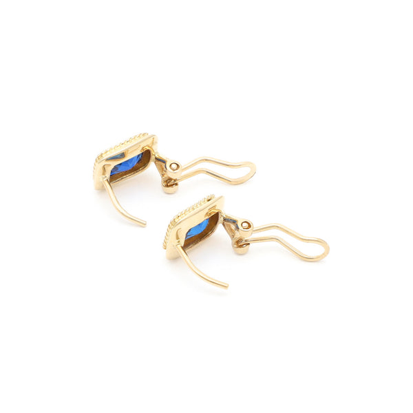 Aretes diseño especial con zafiros en oro amarillo 14 kilates.