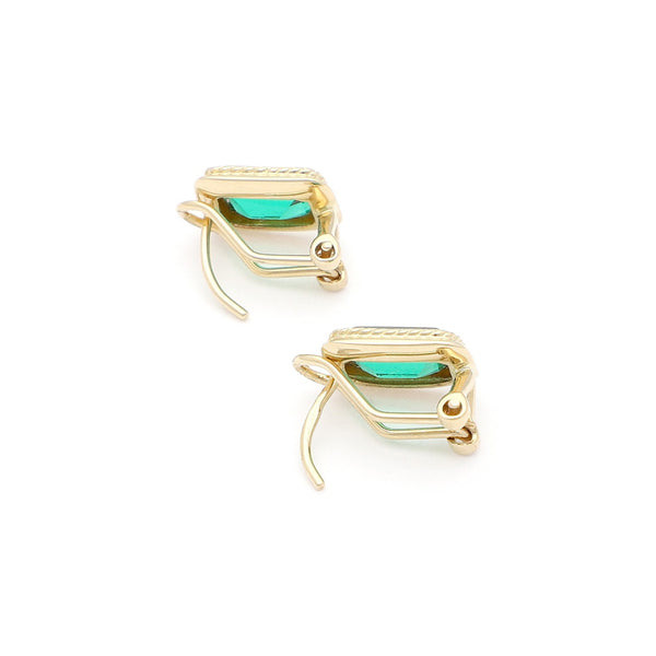 Aretes diseño especial con obsidiana verde en oro amarillo 14 kilates.