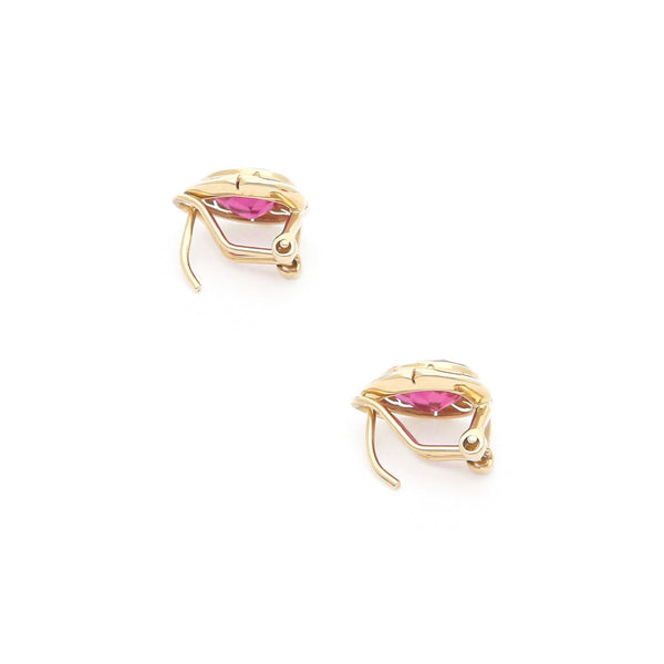 Aretes calados con rubíes en oro amarillo 14 kilates.