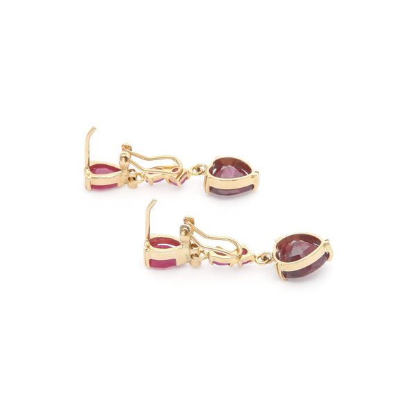 Aretes diseño especial con colgantes, diamantes y rubíes en oro amarillo 14 kilates.