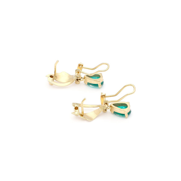 Aretes diseño especial con esmeraldas y sintéticos en oro amarillo 14 kilates.
