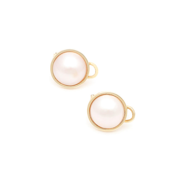 Aretes diseño especial con medias perlas en oro amarillo 14 kilates.
