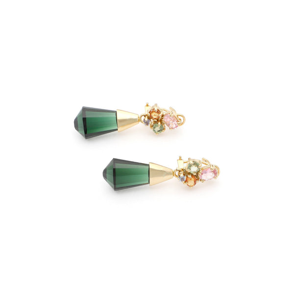 Aretes diseño especial con colgantes, cuarzo verde y gemas en oro amarillo 14 kilates.