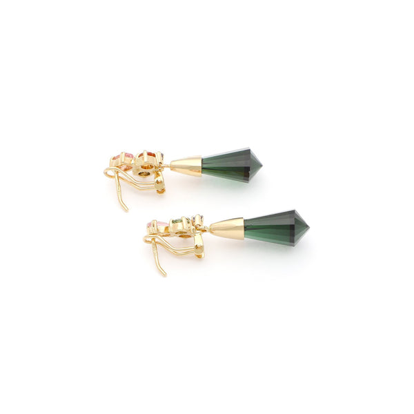 Aretes diseño especial con colgantes, cuarzo verde y gemas en oro amarillo 14 kilates.