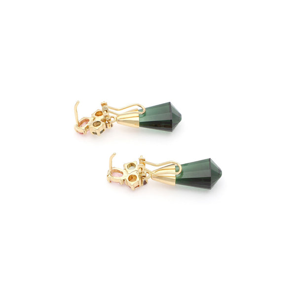 Aretes diseño especial con colgantes, cuarzo verde y gemas en oro amarillo 14 kilates.