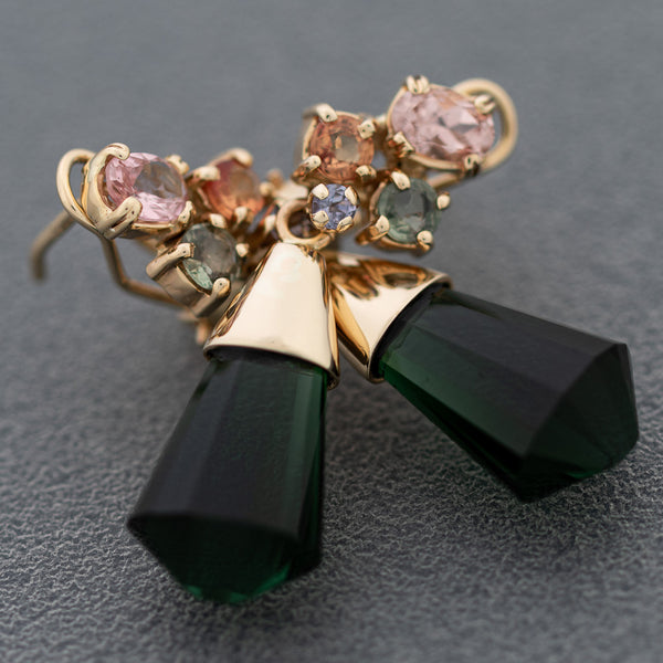 Aretes diseño especial con colgantes, cuarzo verde y gemas en oro amarillo 14 kilates.