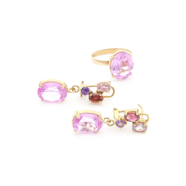 Juego de anillo y aretes diseño especial con Rosa de Francia en oro amarillo 14 kilates.