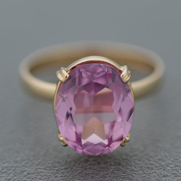 Juego de anillo y aretes diseño especial con Rosa de Francia en oro amarillo 14 kilates.