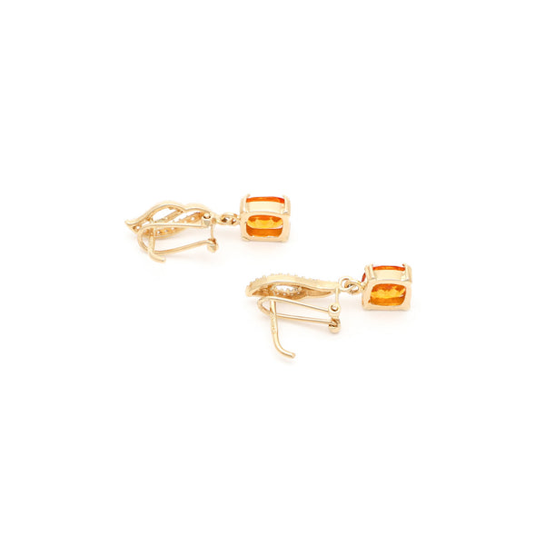 Aretes calados con citrino y sintéticos en oro amarillo 14 kilates.
