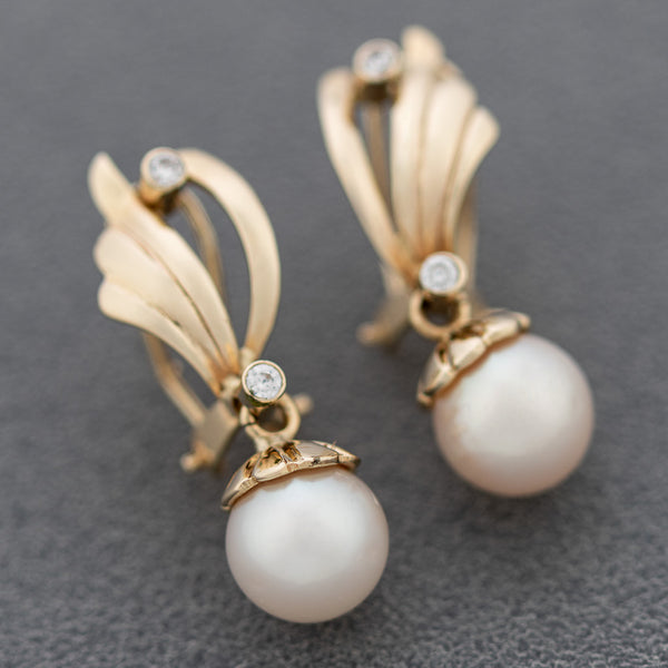 Aretes diseño especial con colgantes, perlas y sintéticos en oro amarillo 14 kilates.