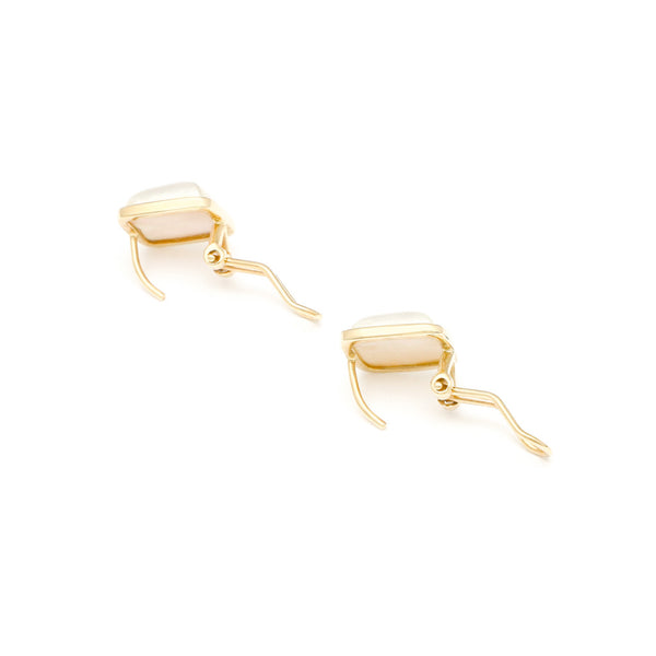 Juego de anillo y aretes diseño especial con medias perlas en oro amarillo 14 kilates.