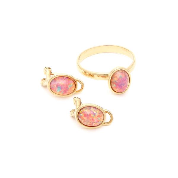 Juego de anillo y aretes diseño especial con ópalo en oro amarillo 14 kilates.